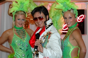 ChineseElvis with some sexy Vegas girls